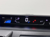 スピードメーターは見やすいデジタルメーターです♪