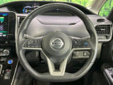 【純正革巻きステアリング】上質な革を使用することで、手にしっかり馴染みとても運転しやすいハンドルです♪