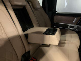パノラミックルーフで明るい車内と開放感あるドライブをお楽しみいただけます。