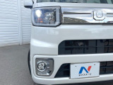 【LEDヘッドライト】悪天候や夜間走行時も良好な視界を確保し安心して運転できる高輝度LEDヘッドライトを装備!点灯速度が早く、消費電力も抑えられています。