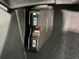 カードを使った料金所の通過をサポートするETC車載器を装備しています。音声案内などの表示を確認しながら利用でき、高速道路や有料道路を使う機会の多い方にも便利です。