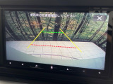 【バックカメラ】駐車時に後方がリアルタイム映像で確認できます。大型商業施設や立体駐車場での駐車時や、夜間のバック時に大活躍!運転スキルに関わらず、今や必須となった装備のひとつです!