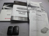 取説・メンテナンスノート・スマートキーの3点セットです。