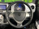 インテリアに合わせたデザインのステアリングは、運転される方のことも考え、運転しやすい形状、大きさです。是非一度、実際に触ってお確かめください。