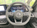 インテリアに合わせたデザインのステアリングは、運転される方のことも考え、運転しやすい形状、大きさです。是非一度、実際に触ってお確かめください。
