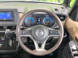【純正革巻きステアリング】上質な革を使用することで、手にしっかり馴染みとても運転しやすいハンドルです♪