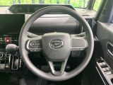 インテリアに合わせたデザインのステアリングは、運転される方のことも考え、運転しやすい形状、大きさです。是非一度、実際に触ってお確かめください。