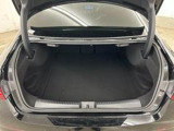 大容量トランクスペース。分割可倒式セカンドシートを使用すれば更に広大なスペースが実現します。
