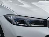 また、BMW正規認定中古車は、エマージェンシーサービスが自動付帯。24時間365日、皆様のカーライフをサポート致します。確かな安心のうえで、「駆けぬける歓び」をご堪能ください。