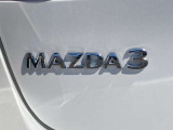 【MAZDA3】光の映り込みだけで、「面のうつろい」を表現し、見る場所、時間、天気によりさまざまな表情を見せ、見るたびに「このクルマにして良かった」と思っていただける車です。洗車も楽しくなります。