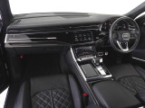 Audiのインテリアはエクステリア同様、優れたデザイン性とクオリティ、そして機能性を兼ね備えております。