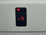 【SOSコール】事故や急病の時にボタンひとつで専門のオペレーターに接続。エアバックが開く事故の時は自動でオペレータに接続してくれます!