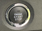 停車中に映像やテレビを楽しみたい方に便利な画面まわりです。視聴に関する操作や表示は、装備内容をご確認のうえご利用ください。移動中の視聴はお控えください。