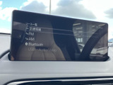 オーディオ画面からFM・AMやBluetooth、USBなどのソースを選べます。使いたい音源を画面で確認しやすく、通勤や週末のお出かけでも便利に活用できます。