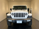 【フロントグリル】7スロットルグリルはJeep伝統の証です。SUVのみにこだわり続けている伝統あるJeep車へお乗り頂いてみてはいかがですか?