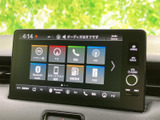 タッチ画面にナビや電話、ラジオ、USBなどのメニューが並び、使いたい項目を見つけやすい表示です。音楽や案内など、日々の移動に役立つ機能をまとめて確認できます。