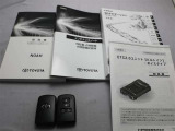 取説・メンテナンスノート・スマートキーの3点セットです。