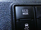 ECOモードです。燃費を良くするために、アクセルやエアコンの制御を穏やかにする機能です。