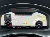 スピードメーターなどの運転に必要な計器とともに、オーディオ・電話の操作画面などを表示。レイアウトはステアリングスイッチで切り替えでき運転に集中しながら必要な情報を瞬時に得ることが可能。