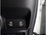 両側パワースライドドア付きだから、狭い駐車スペースなどでの 乗り降りラクラク!小さなお子さまのいるご家庭には嬉しい装備。