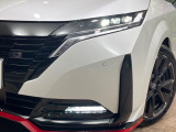 【LEDヘッドライト】悪天候や夜間走行時も良好な視界を確保し安心して運転できる高輝度LEDヘッドライトを装備!点灯速度が早く、消費電力も抑えられています。