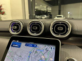 【アットホームな雰囲気のお店です】メルセデスに精通したスタッフが、心をこめてお車選びをお手伝い致します。是非メルセデスベンツへの想いをお聞かせください