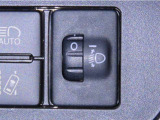 ヘッドランプの光軸調整ダイヤルを装備しております。