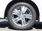 ★右後タイヤ★足元を彩る専用デザインのアルミホイール!タイヤ詳細 205/60R16インチでタイヤの溝は、5mmございます。
