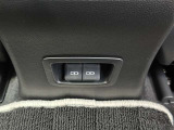 充電用USB端子付き。スマートフォンなどの充電に便利です。