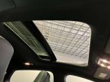 パノラミックスライディングルーフ装備