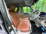 運転席シート廻りは使用感も少なく、良好な状態となっています。丁寧に使われていたことがよくわかりますね。