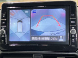 【アラウンドビューモニター】車を上から見下ろしているかのような映像で周囲の状況がひと目で確認、狭い駐車場に駐車するときも安心です♪