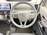 【純正革巻きステアリング】上質な革を使用することで、手にしっかり馴染みとても運転しやすいハンドルです♪