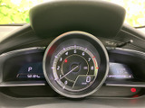 速度や各種車両情報を視線移動を抑えて確認しやすい配置です。表示がまとまり、運転に必要な情報をひと目で把握しやすいため、日々の運転をサポートします。