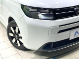 【LEDヘッドライト】悪天候や夜間走行時も良好な視界を確保し安心して運転できる高輝度LEDヘッドライトを装備!点灯速度が早く、消費電力も抑えられています。