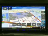 周辺の道路や地名を画面上で確認できるナビゲーションです。地図の表示範囲を選べるほか、自宅や周辺などの項目もあり、目的地までの道順確認に役立ちます。