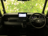 運転席から前方を見渡しやすく、視界の広さが感じられる運転席まわりです。シートや足元もゆったりとした印象で、毎日の移動を落ち着いて過ごせます。