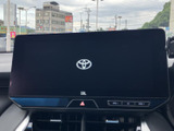 大きく見やすい画面を備え、ナビやオーディオなどの車内機能をまとめて扱えるセンターディスプレイです。表示内容を確認しやすく、日常の移動時にも必要な情報へアクセスしやすい仕様です。