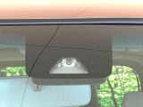 【スマートアシスト】走行中に前方の車両等を認識し、衝突しそうな時は警報とブレーキで衝突回避と被害軽減をアシスト。より安全にドライブをお楽しみいただけます。