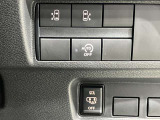 運転席側から両側スライドドアの開閉ができます