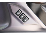 運転席のポジションを2つ、記憶させることができます。ボタンを押すと設定したポジションに電動で移動します。