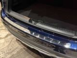 ゆったりとしたトランクルームでございます。たくさんのお荷物の車載が可能でございます。