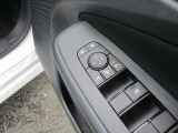 ドアミラーの鏡面の調節、格納は運転席からすべて操作できます!