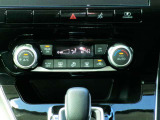快適オートエアコン付♪設定温度をキープし車内を快適な温度に保ちます♪