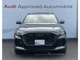 【ブラックStyle】シングルフレームグリルはAudiの象徴的なデザイン要素であり、一目でAudiとわかるスタイル、大きくて迫力のある形状が車のスポーティな印象を強調しており、魅力的なデザインとなっています。