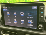 FM・AMやテレビ、スマートフォン連携など、選べるメニューが画面上にまとめられています。使いたい項目を見つけやすく、音楽や情報の楽しみ方を日々の移動に合わせて選べます。