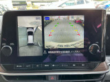 『アラウンドビューモニター』はスムーズな駐車と安全確認をサポートします。