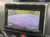 【バックカメラ】駐車時に後方がリアルタイム映像で確認できます。大型商業施設や立体駐車場での駐車時や、夜間のバック時に大活躍!運転スキルに関わらず、今や必須となった装備のひとつです!