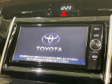【メーカー純正ナビ】インテリアに溶け込むスタイリッシュな「専用設計」メーカーナビを装備♪視認性や操作性など基本性能にも優れ、より上質なカーライフをお楽しみいただけます。