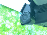 後方を確認するための装備があると、駐車時や車庫入れの際に周囲の状況を把握しやすくなります。日常の取り回しをサポートしてくれる装備です。